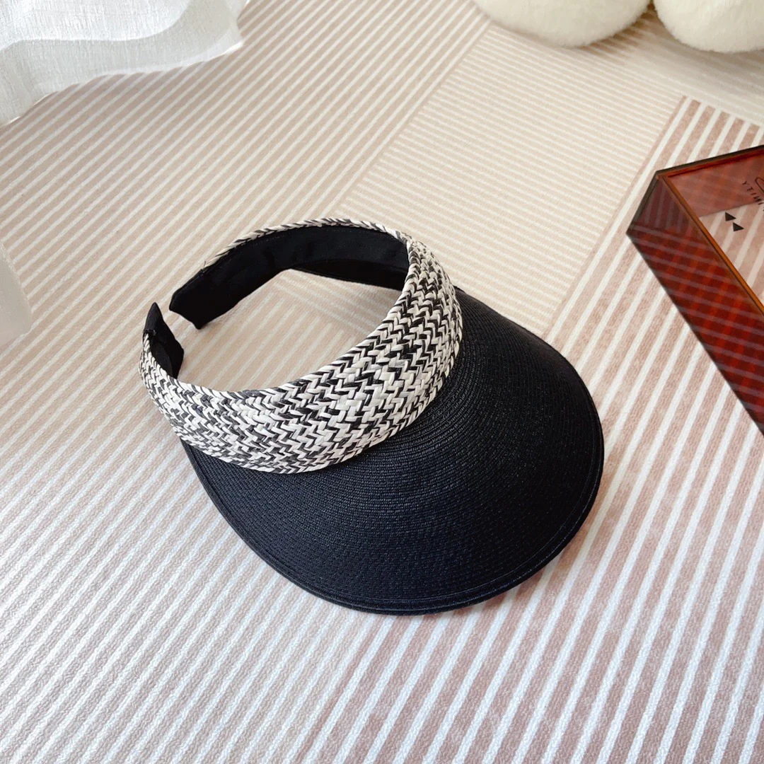 Новинки коллекции Burberry Весна/Лето 2023 - Козырек - Солнцезащитная шляпа