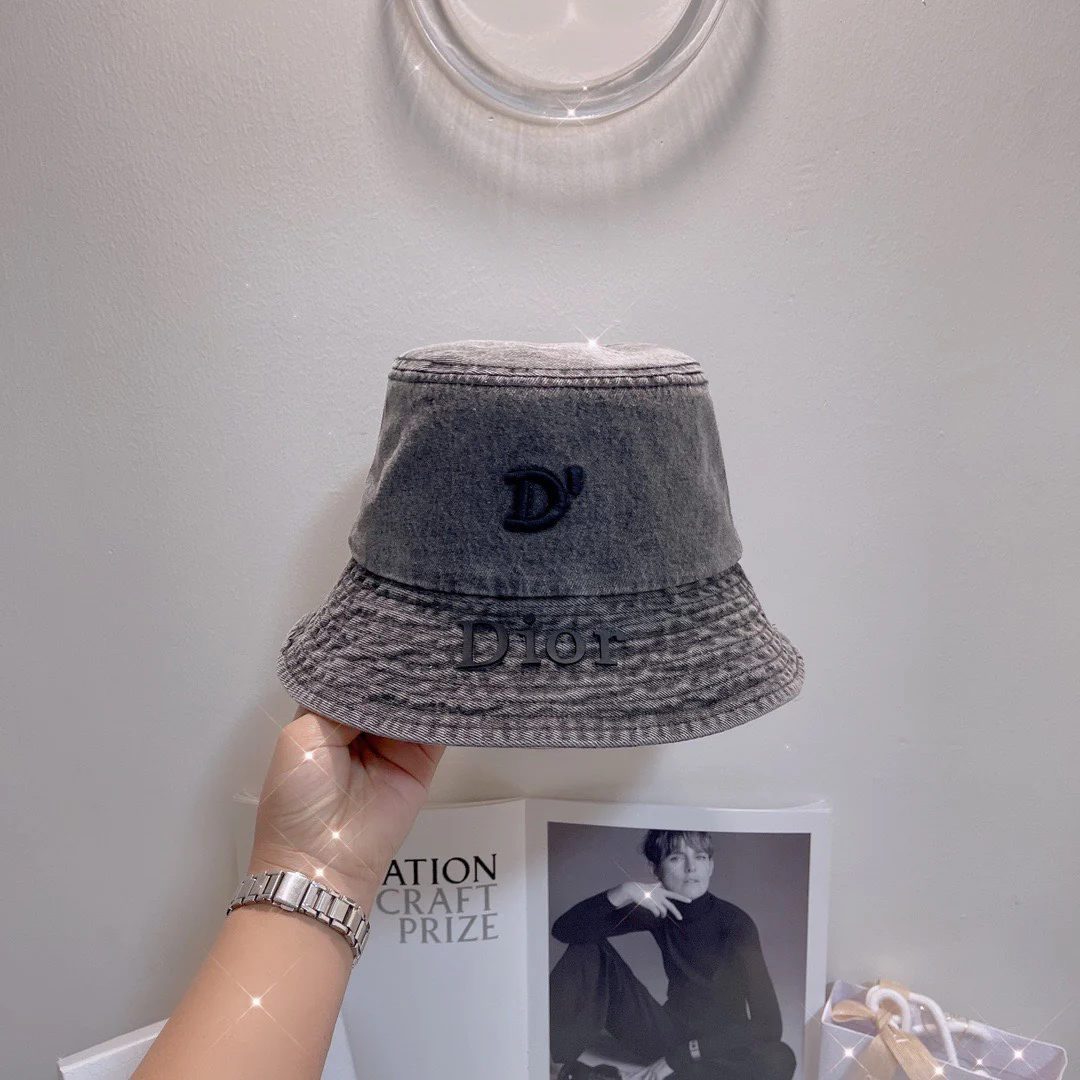 Панама Dior из вышитого денима с эффектом потертости