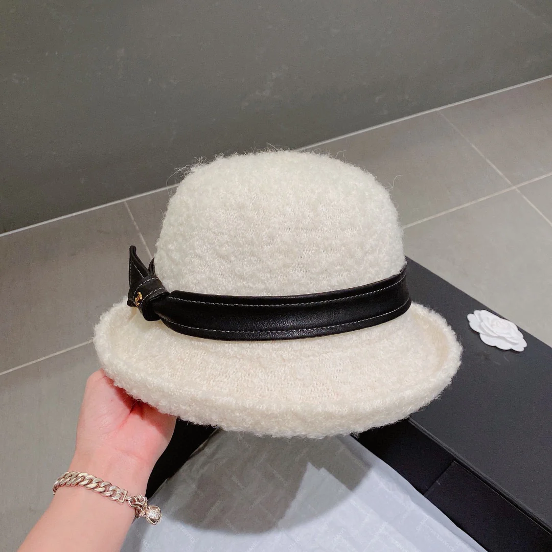 Chanel - Цилиндр из овечьей шерсти - Белый