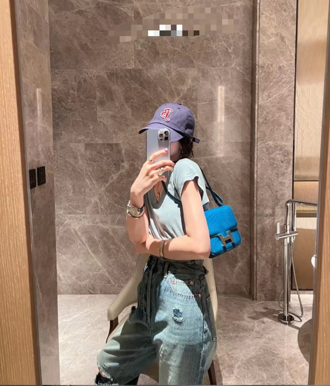 Бейсболка Balenciaga Terry с вышивкой, 2022 год.