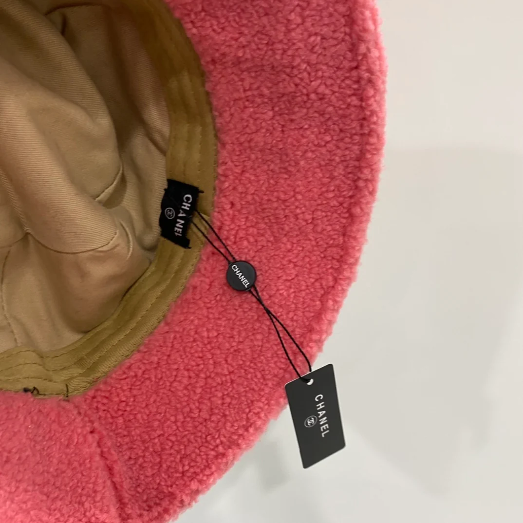 Chanel - Рыбацкая шляпа из овчины - Розовая