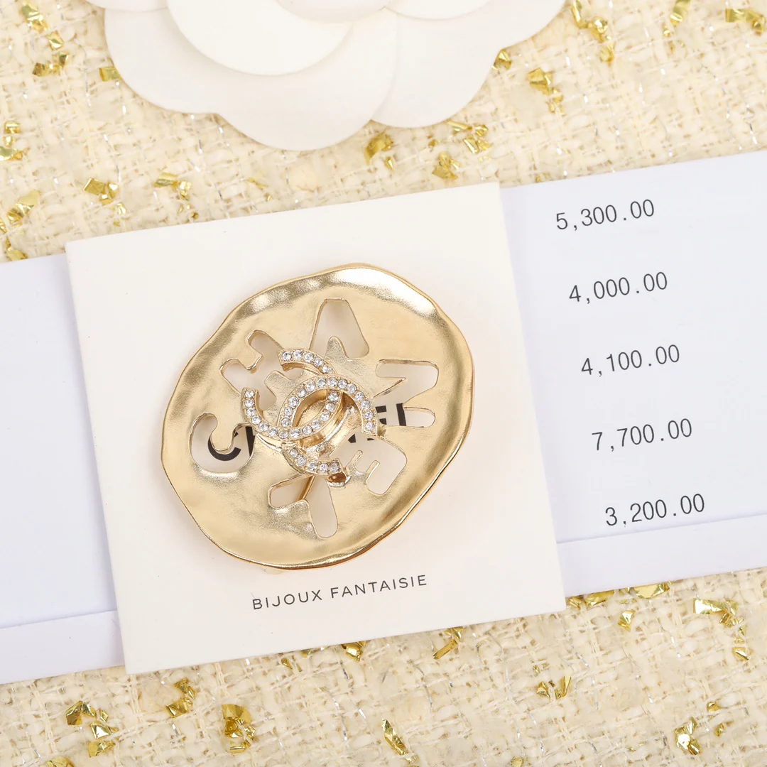 Брошь Chanel 163