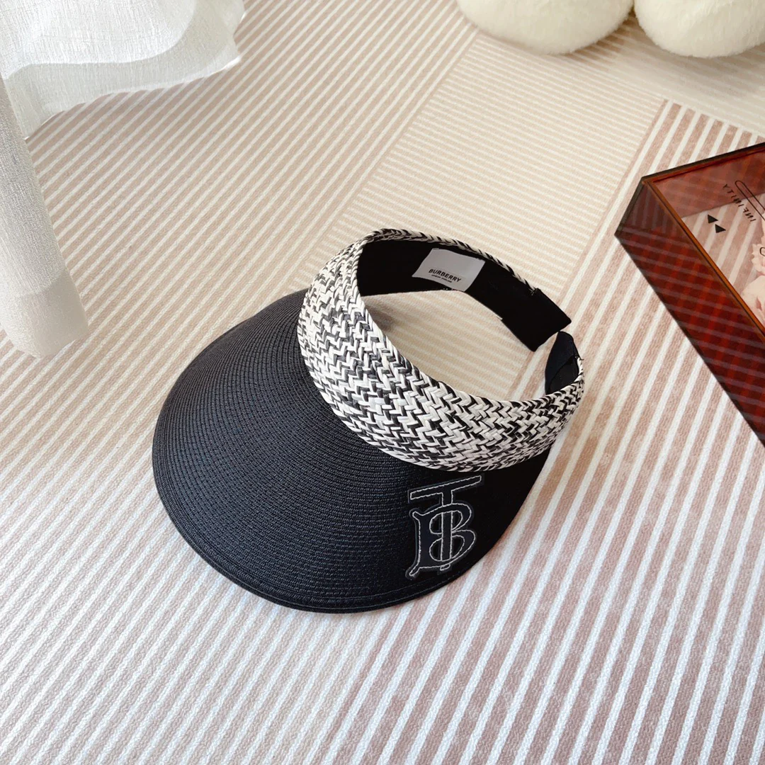 Новинки коллекции Burberry Весна/Лето 2023 - Козырек - Солнцезащитная шляпа