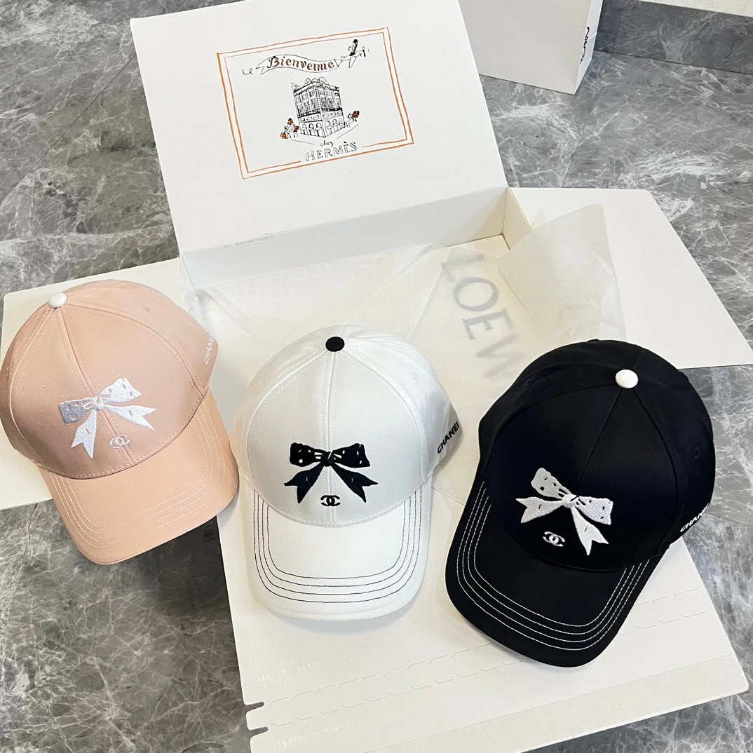 Бейсболка Chanel 2024 Летняя коллекция, новая, с тяжелой вышивкой и бантом - черная