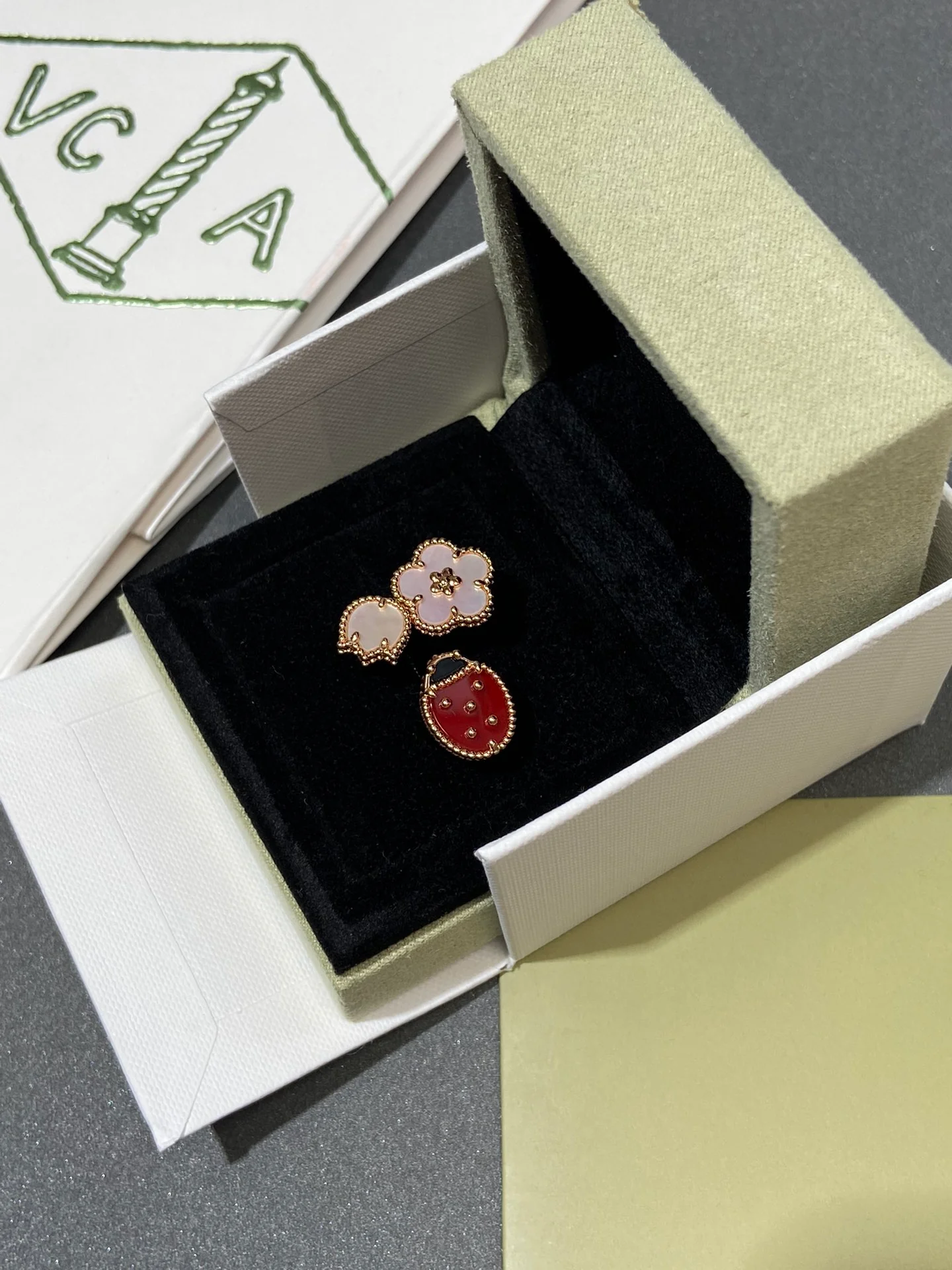 Ван Веккьо - Кольцо 062