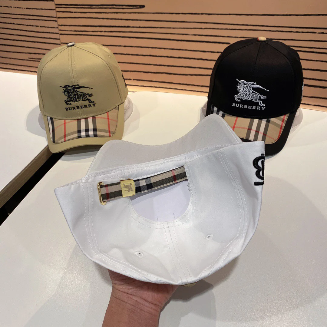 Бейсболка Burberry в клетку - 1