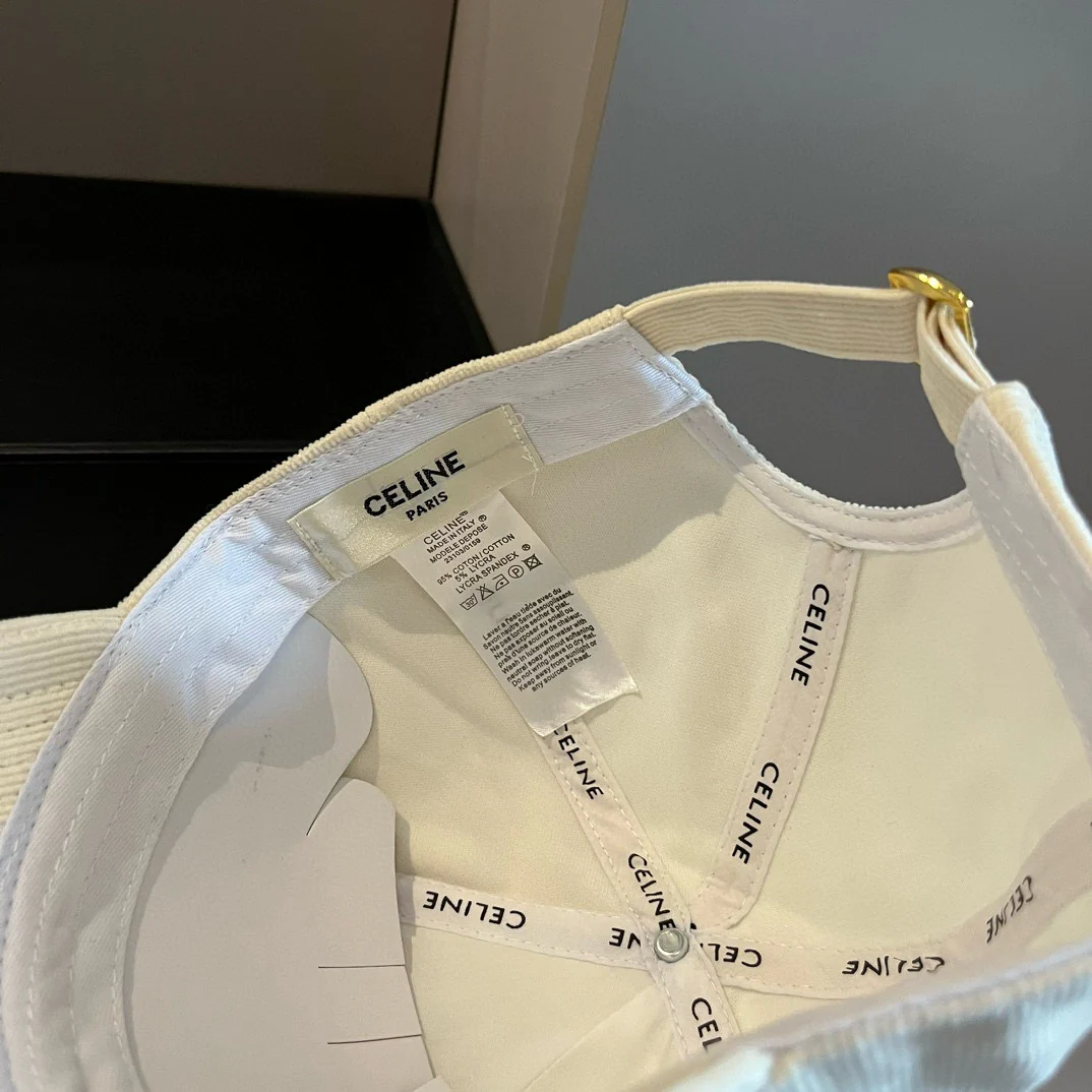 Вельветовая бейсболка Celine - белая