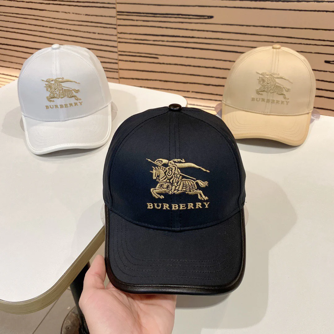 Бейсболка Burberry в простом британском стиле