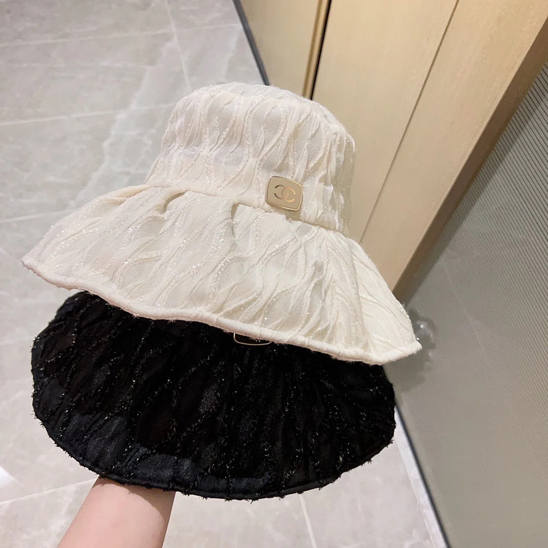 Новинка сезона весна/лето 2023 от Chanel - Курортный стиль - Кружевная рыбацкая шляпа - Белый