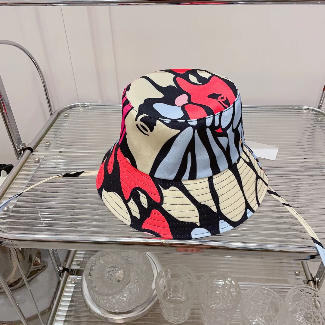 Лимитированная серия Chanel 2022 года: рыбацкая шляпа с граффити - 1 шт.