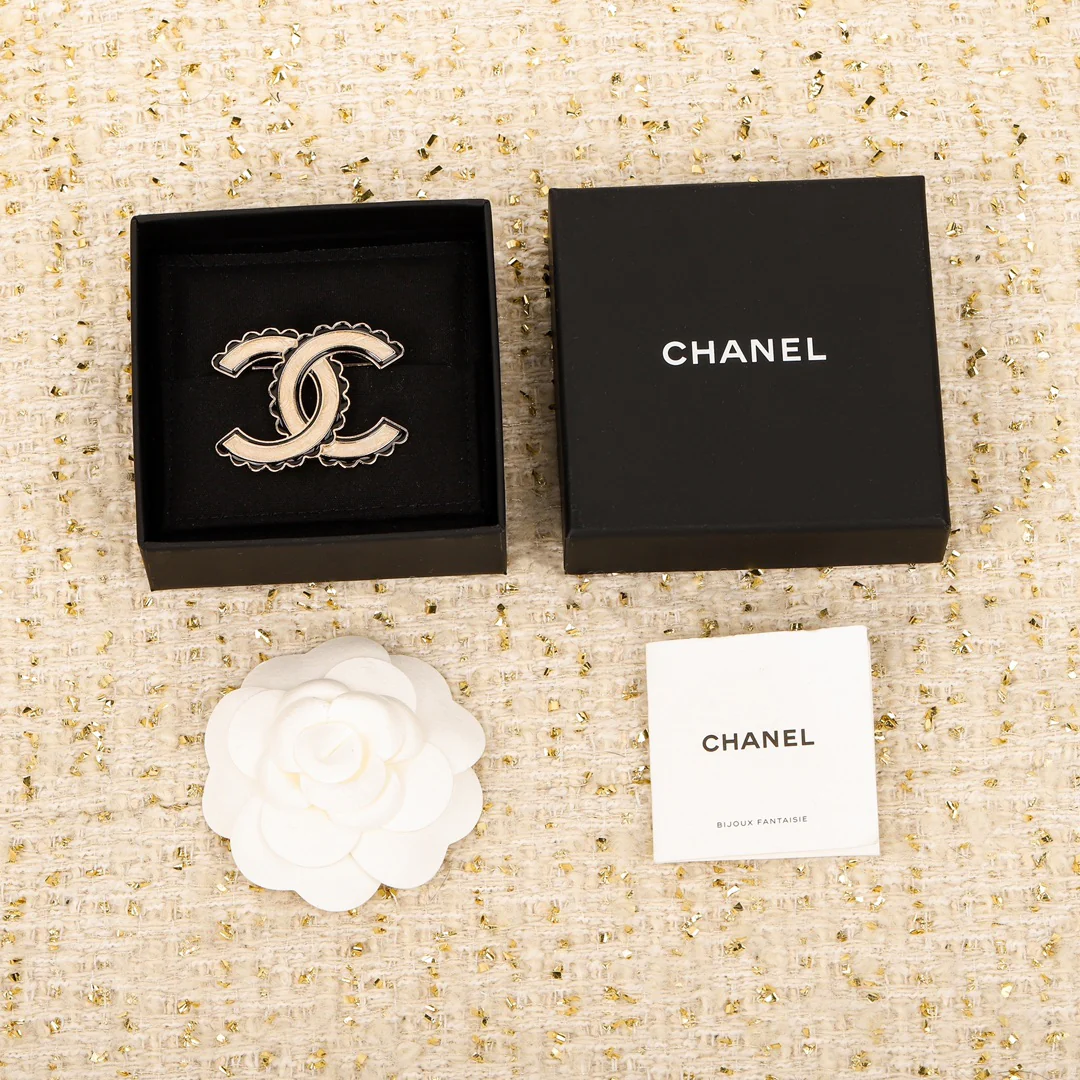 Брошь Chanel 161