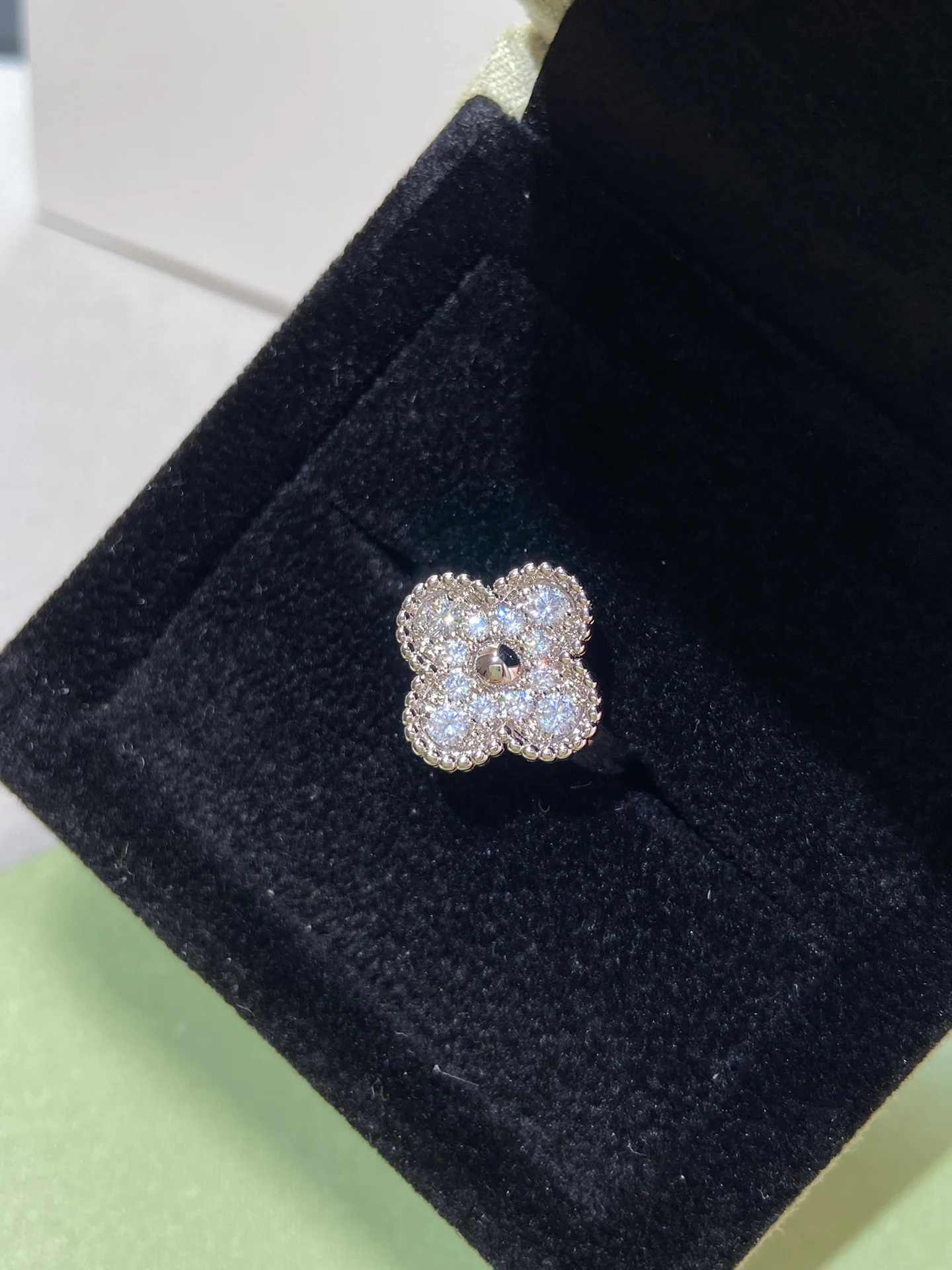 Ван Век - Кольцо 009