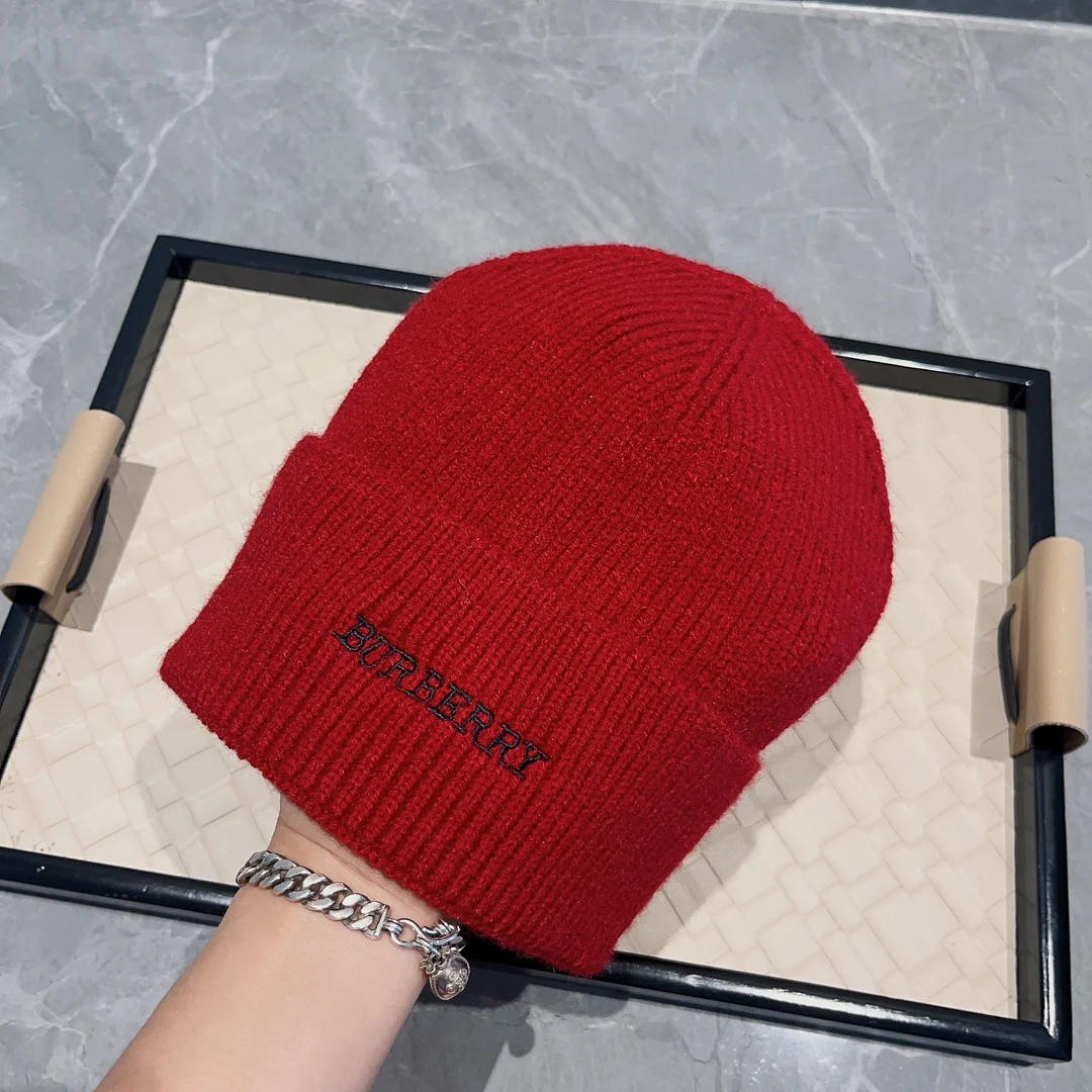 Burberry - Новая простая вязаная шапка-бини для осенне-зимнего сезона - красная