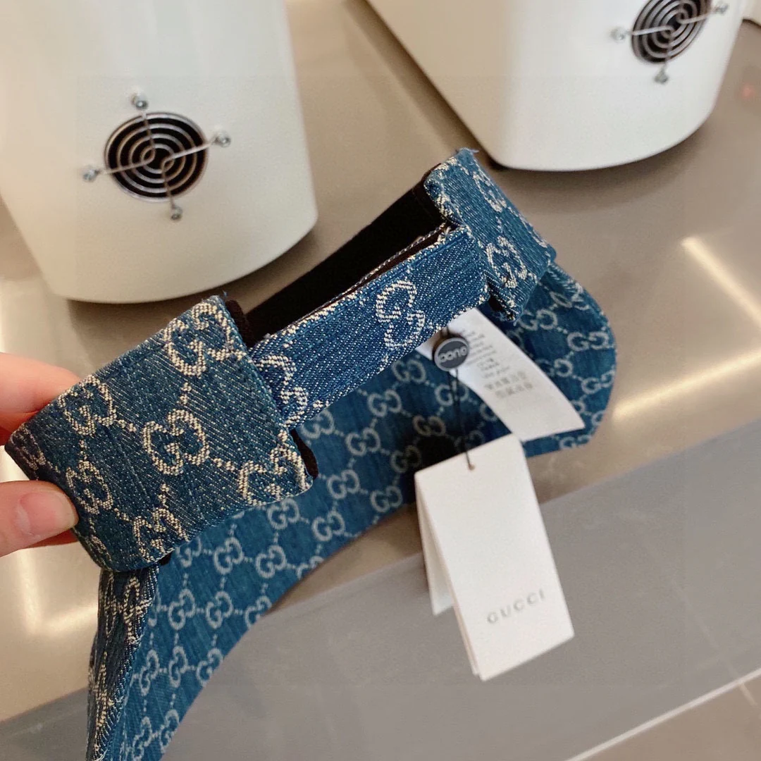 Новые поступления коллекции Gucci весна/лето 2023 - Широкополая шляпа с монограммой - Шляпа-козырек - Солнцезащитная шляпа