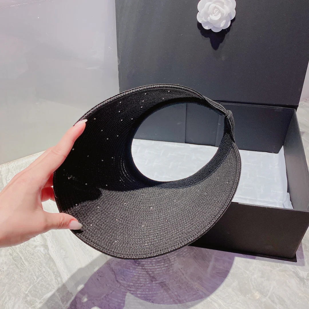 Солнцезащитная шляпа Miu Miu с открытым верхом и стразами