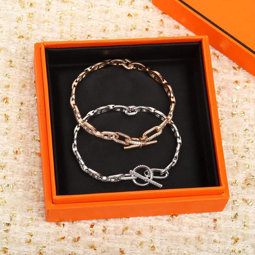 Браслет Hermes ?Копытце свиньи?, полностью украшенный бриллиантами, артикул 2506013.