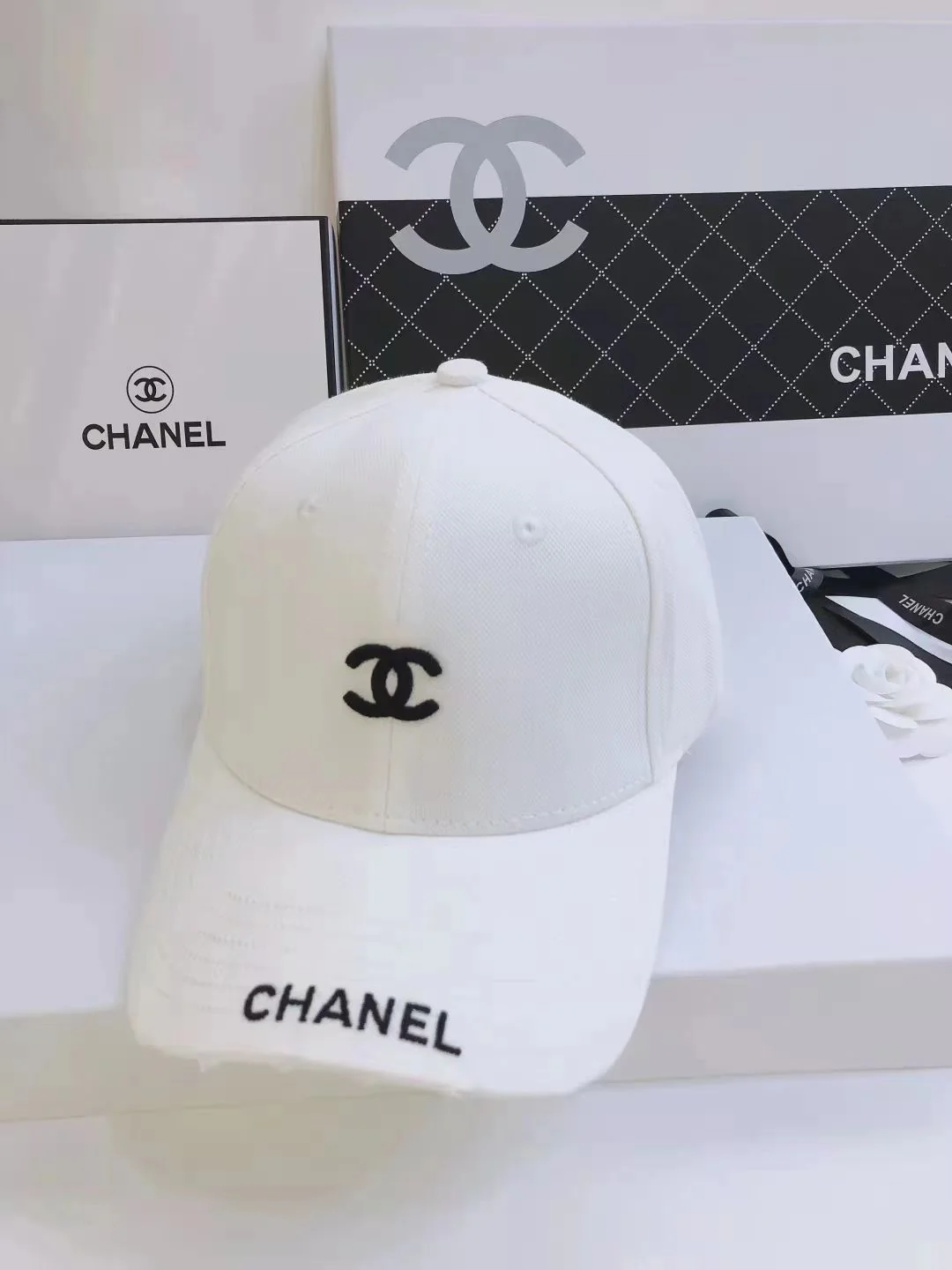 Новинка 2022 года от Chanel - кепка-?утиный клюв? - 4