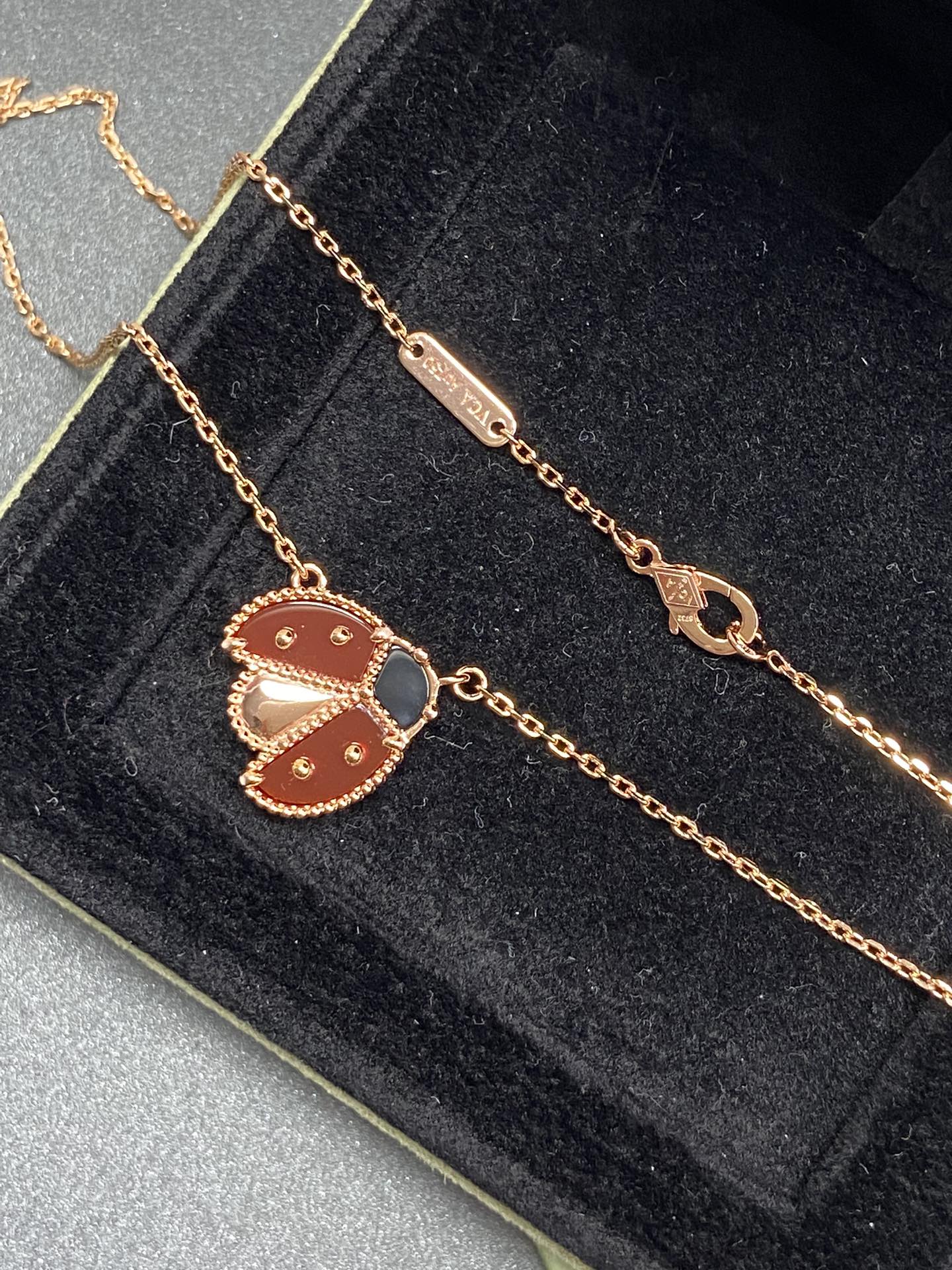 Van Vuitton - Колье 136