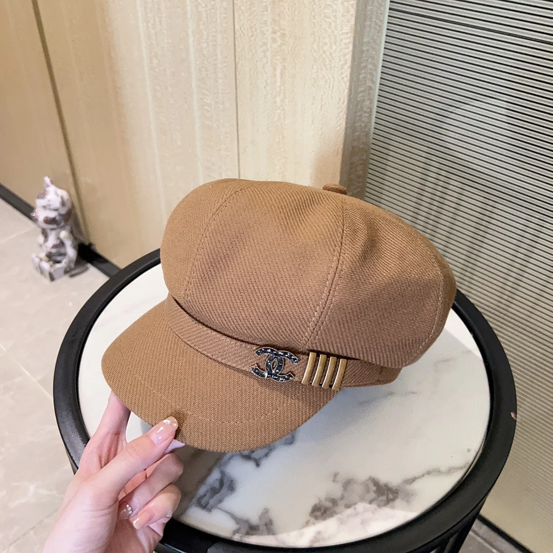 Новый восьмиугольный берет Chanel 2023 года - цвет хаки.