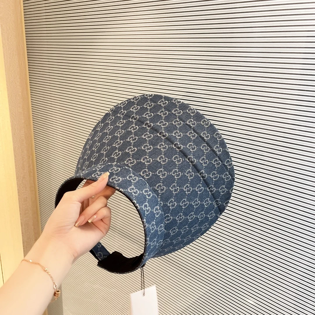 Кепка-козырек с монограммой Gucci