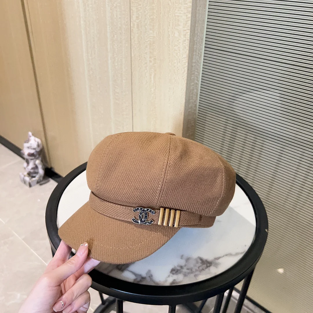 Новый восьмиугольный берет Chanel 2023 года - цвет хаки.