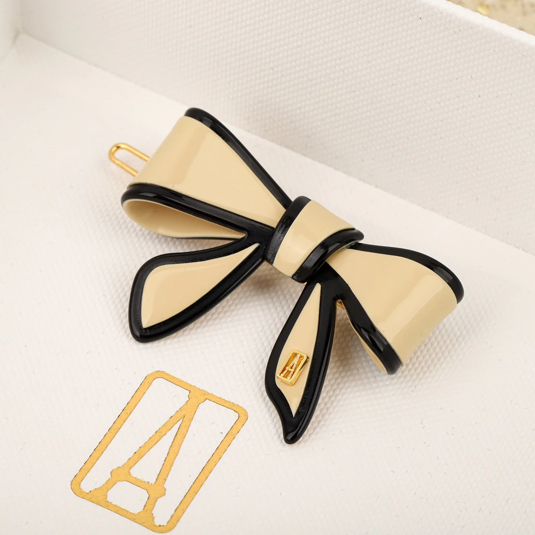 Заколка для волос Chanel 009