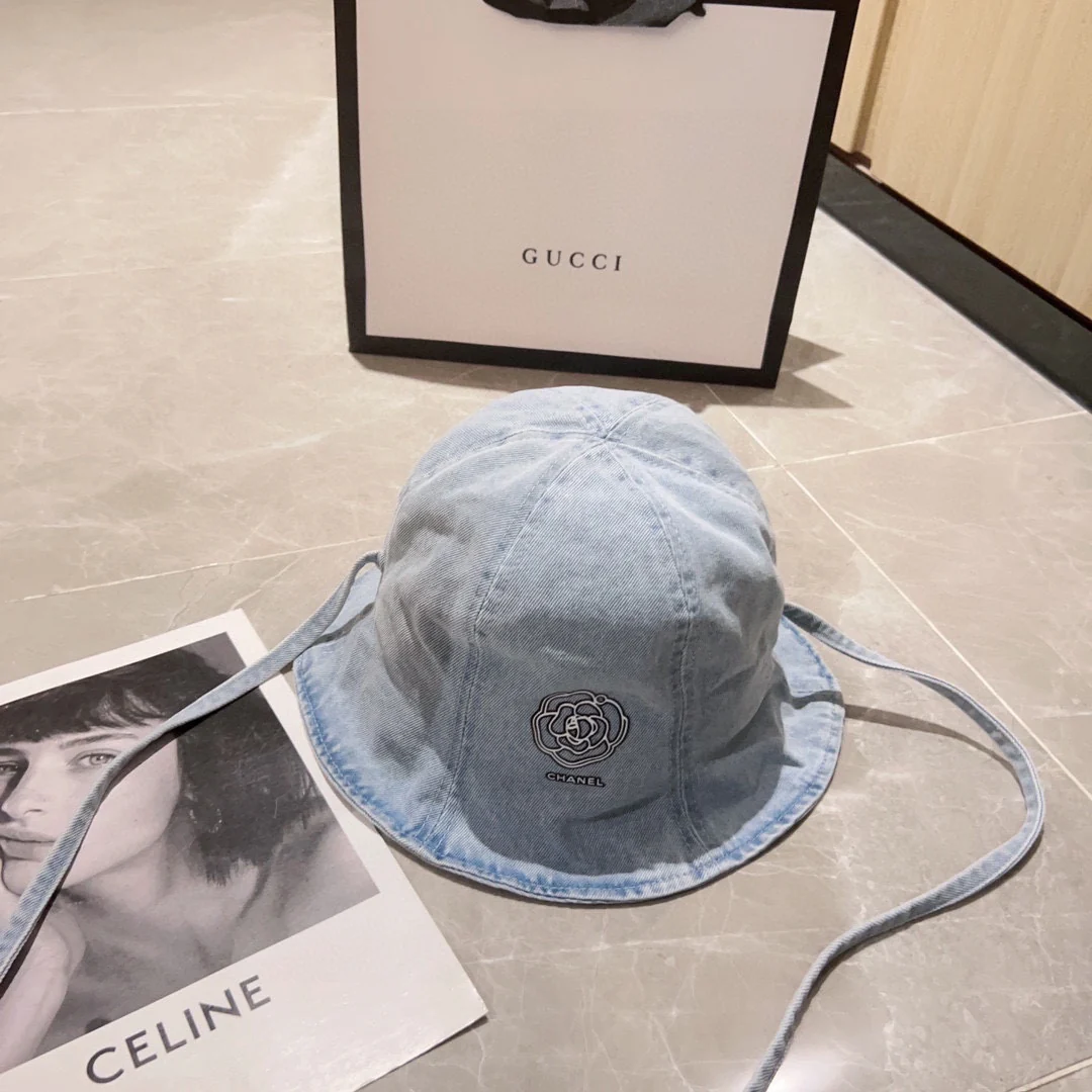 Новинка сезона весна/лето 2023 от Chanel - Ковбойская рыбацкая шляпа - Светло-голубая