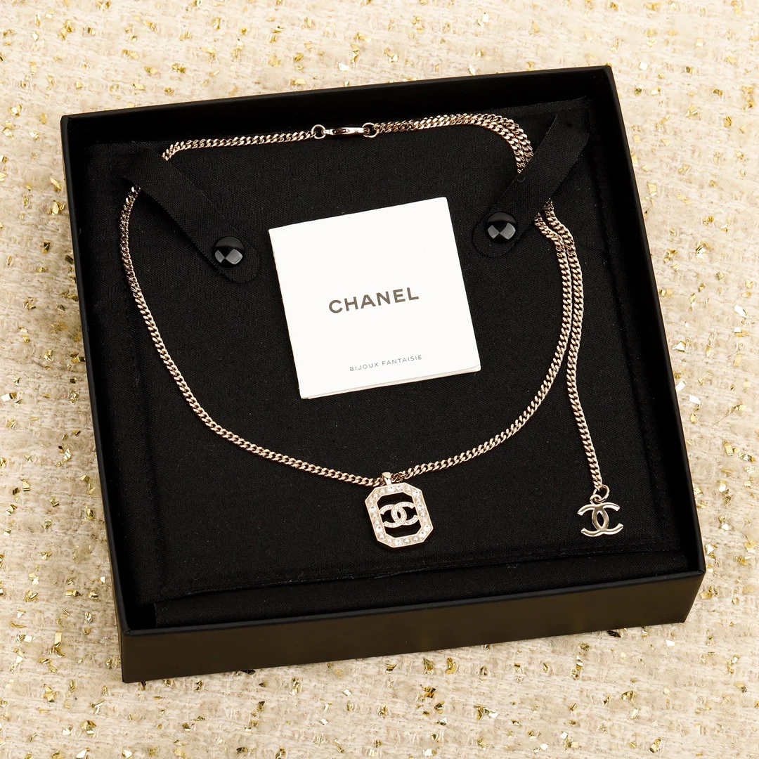 Chanel - Колье 395