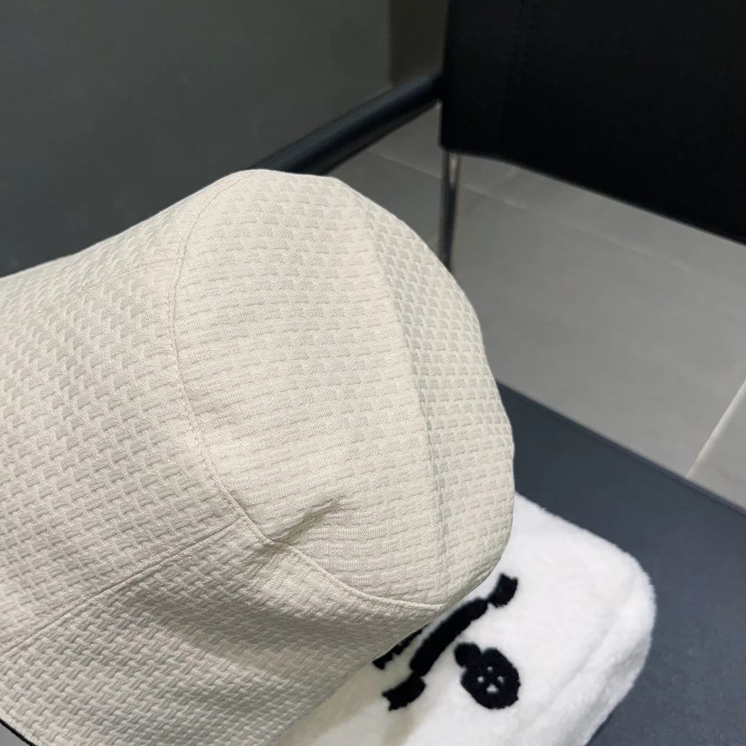 Новинка сезона осень/зима 2023 от Chanel - Рыбацкая шляпа - Белая