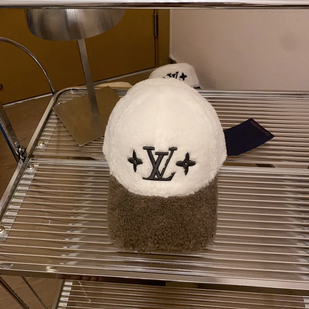 LV - Бейсболка из овечьей шерсти