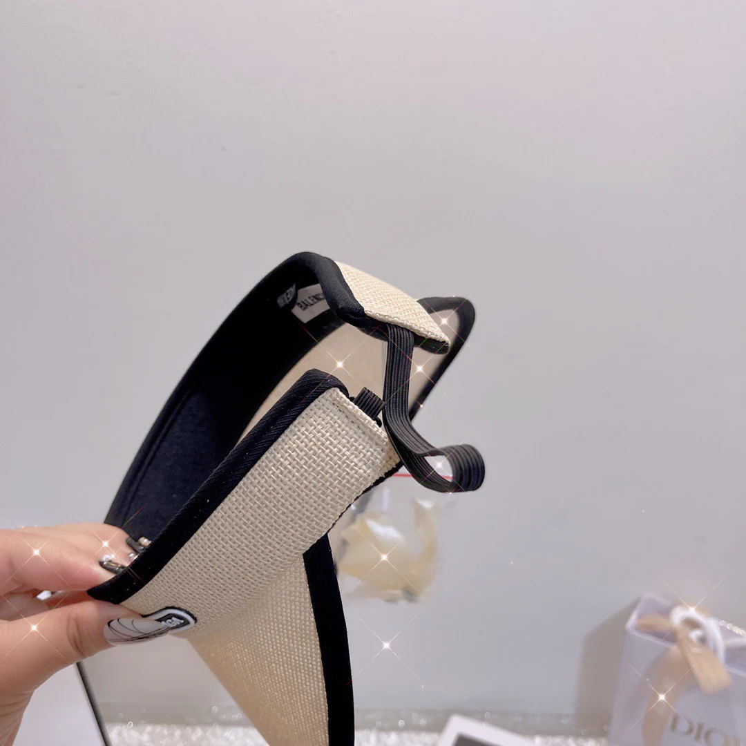 Соломенная шляпа Balenciaga с лоскутным дизайном и открытой крышей