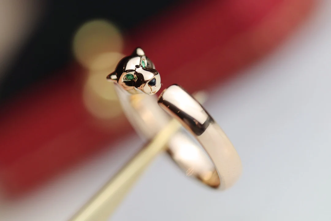 Кольцо Cartier ?Пантера? — без бриллиантов.