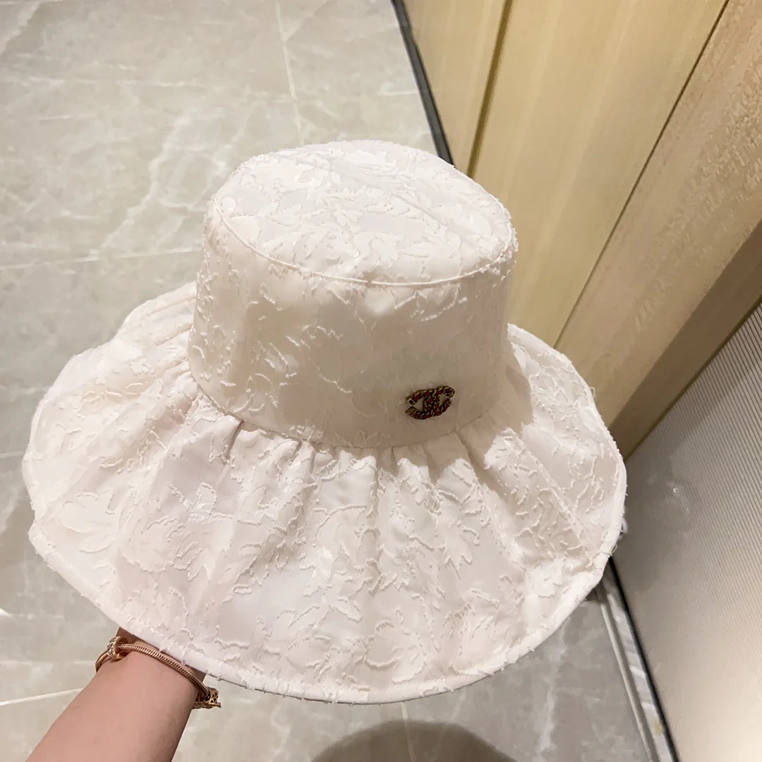 Новинка сезона весна/лето 2023 от Chanel - Складная рыбацкая шляпа - Белая