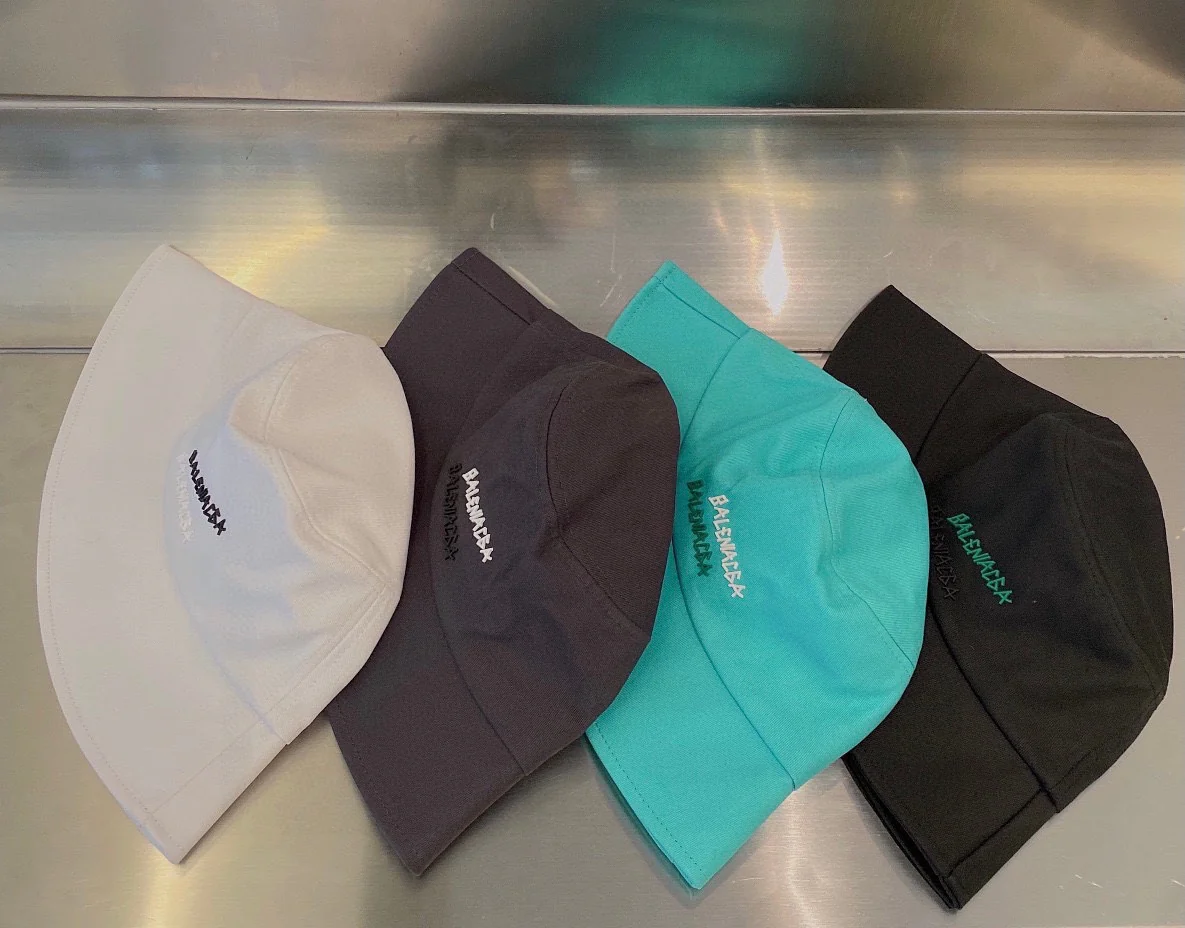 Balenciaga - Новинки весна/лето 2022 - Рыбацкая шляпа - 1