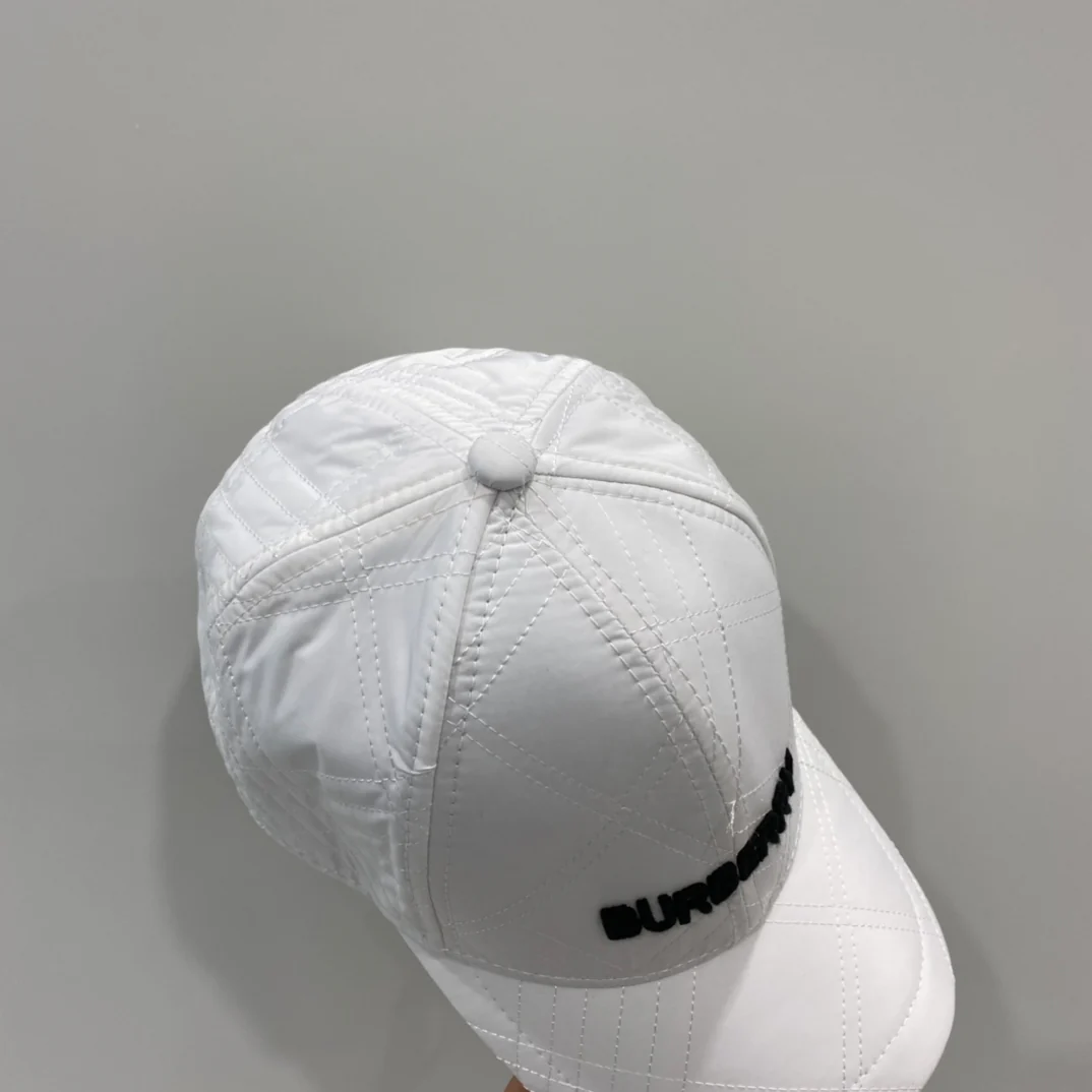 Бейсболка Burberry с вышивкой - белая