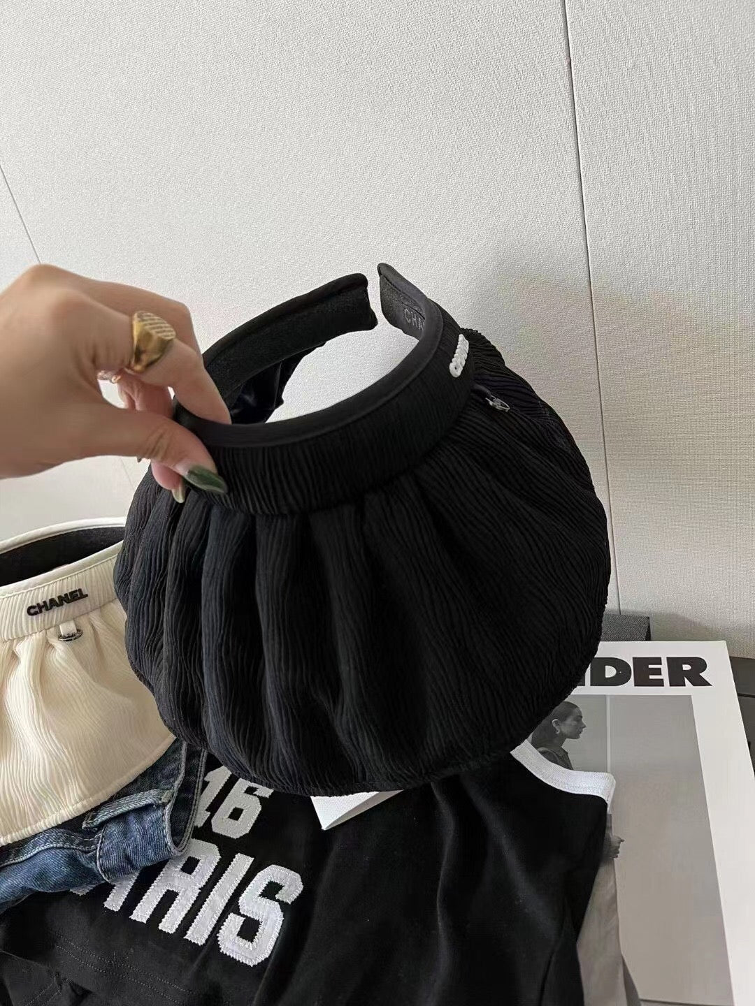 Солнцезащитная шляпа Chanel с открытым верхом - UVA