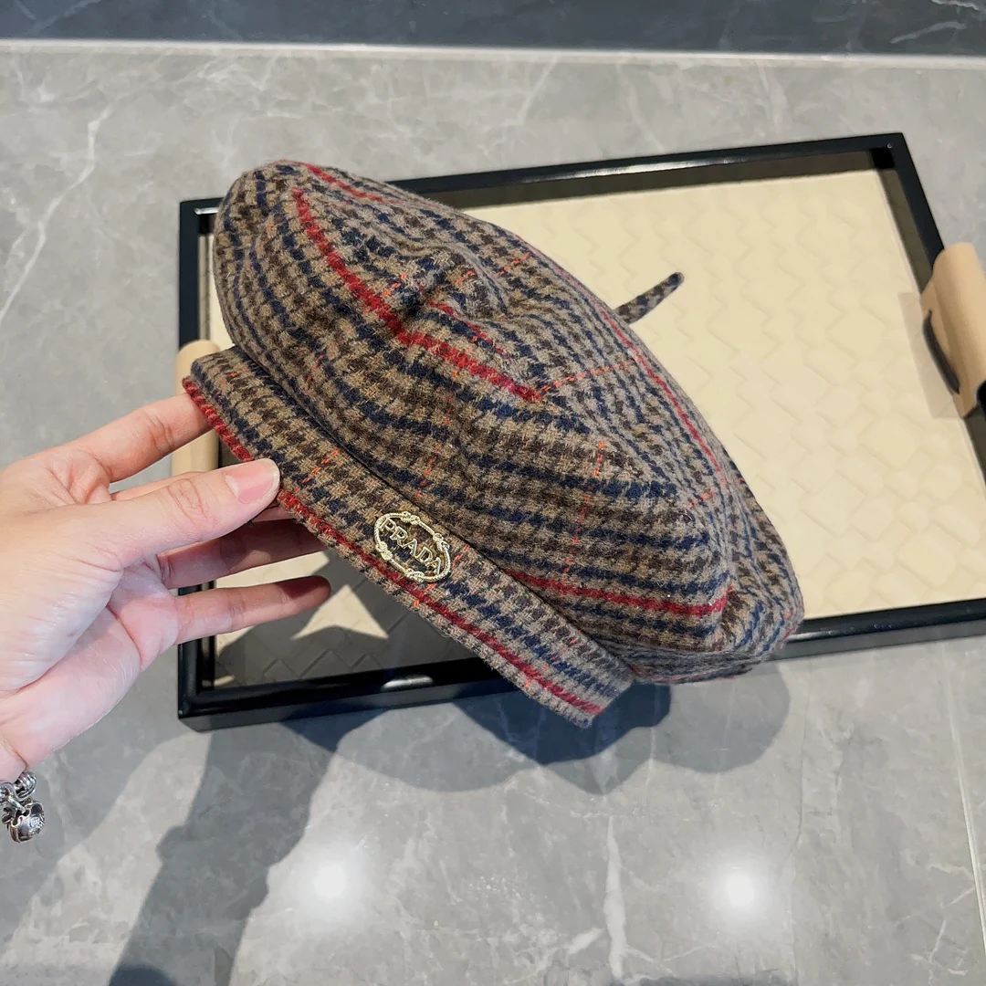 Prada - Ретро клетчатый берет из коллекции осень/зима - красный