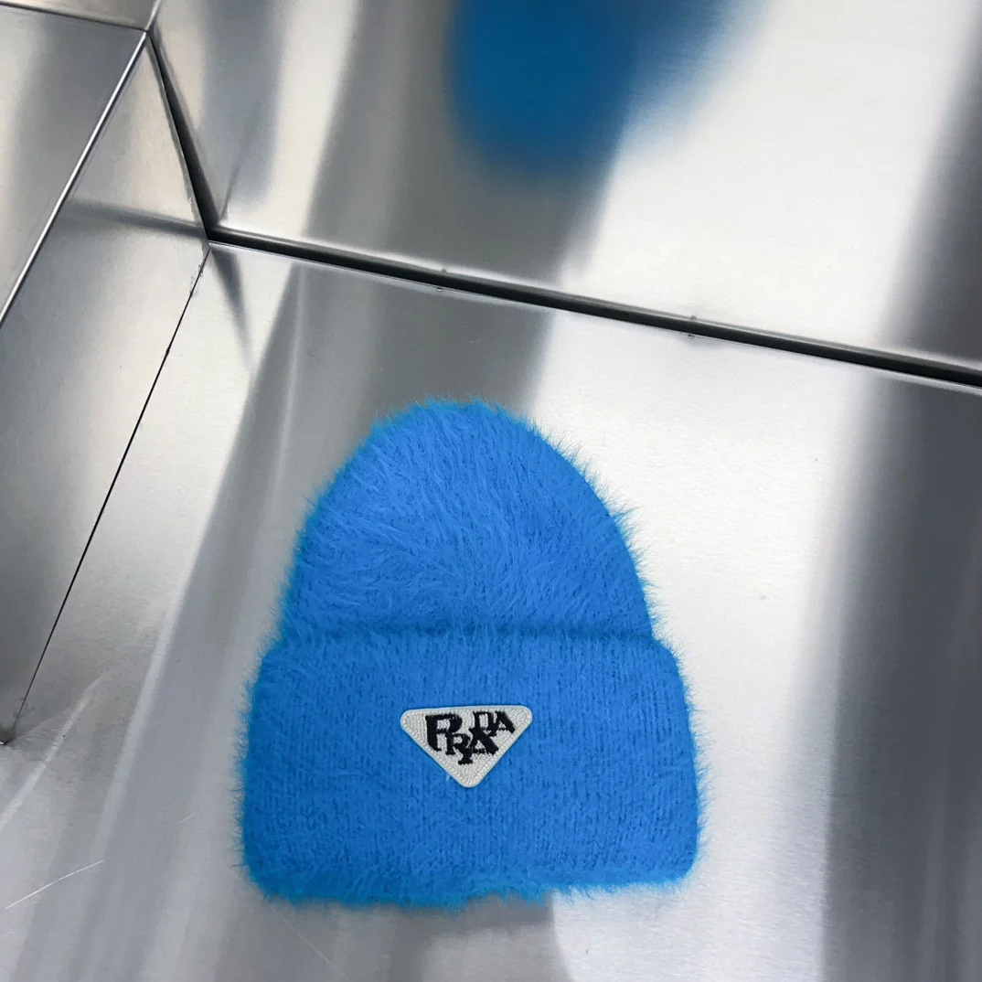 Prada - Новая шапка из искусственного меха норки