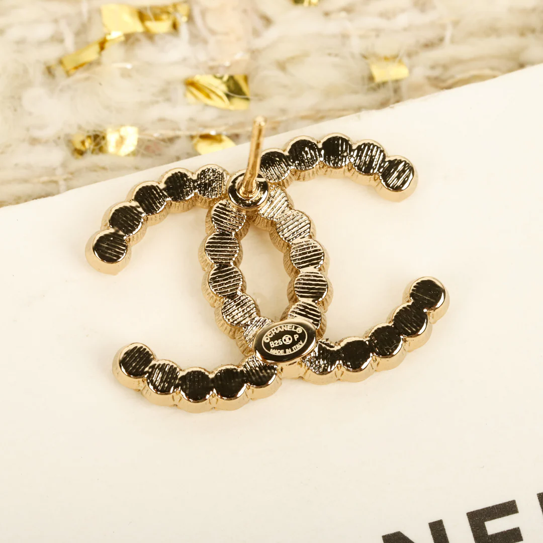 Chanel - Серьги с двойным бриллиантом C, 25 пенсов