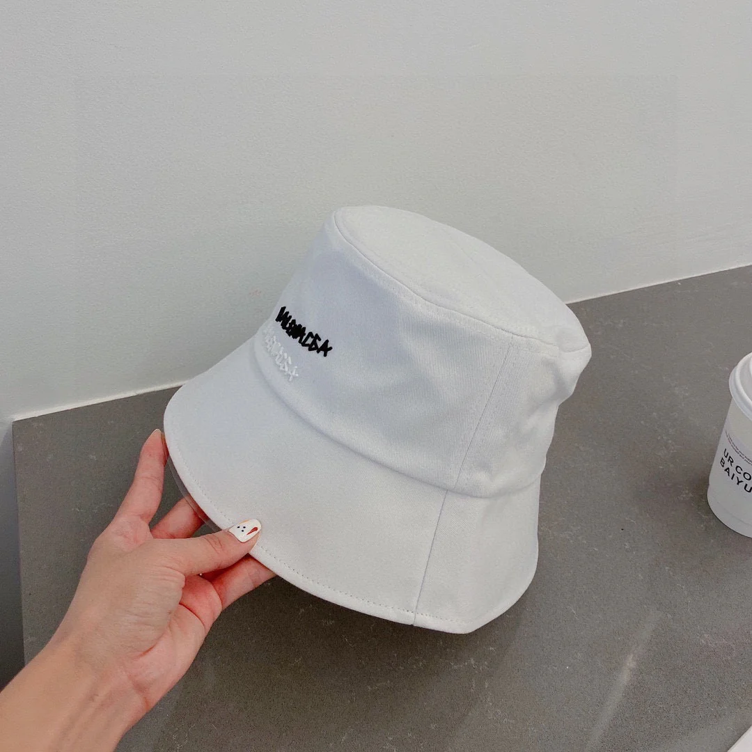 Balenciaga - Новинки весна/лето 2022 - Рыбацкая шляпа - 1