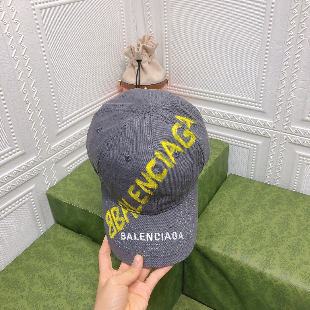 Balenciaga - Бейсболка с эффектом потертости и граффити