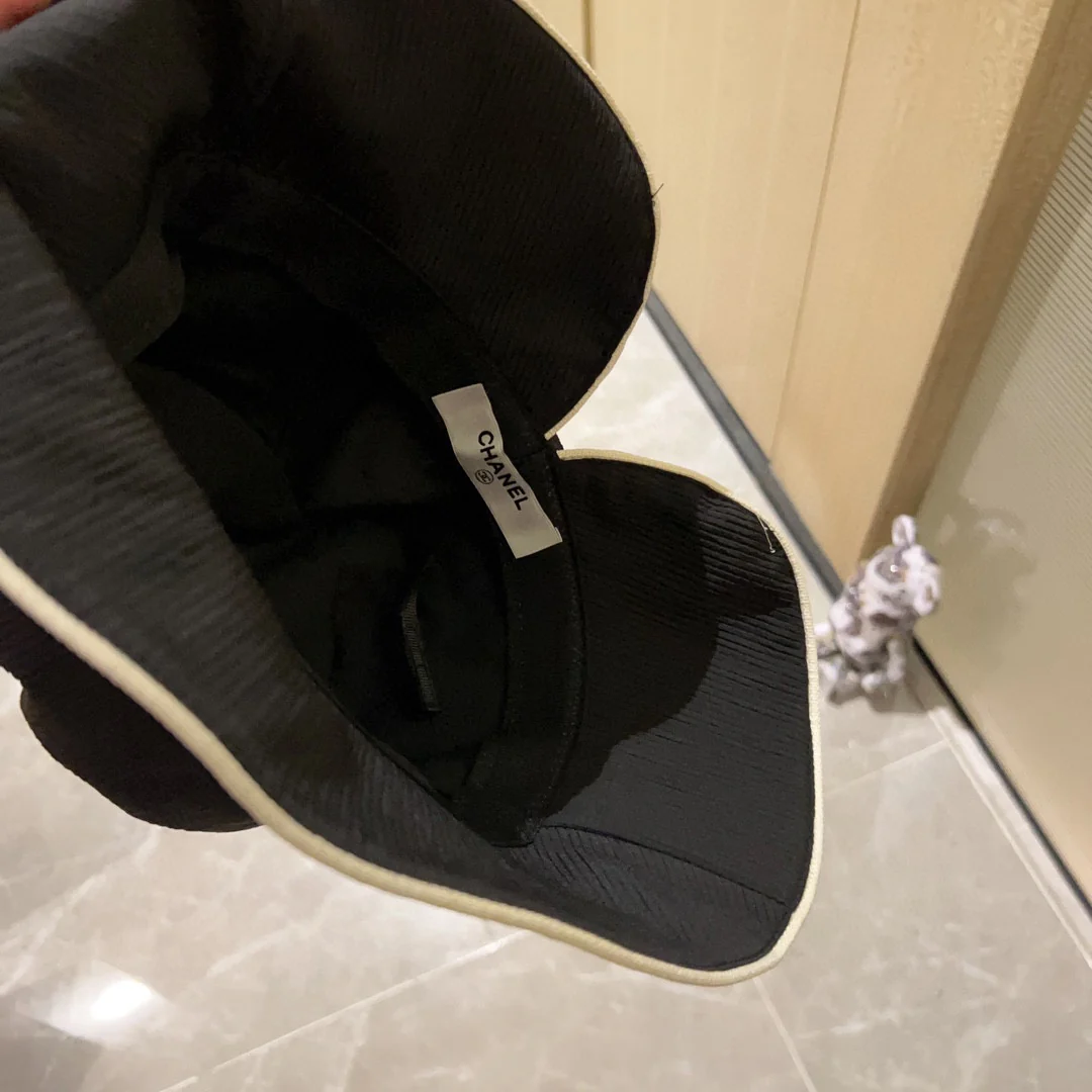 Новая большая рыбацкая шляпа Chanel 2023 года в форме бабочки, черная.