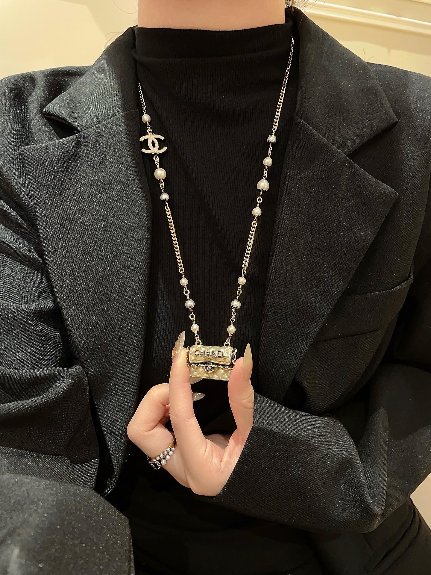 Chanel - Колье 553