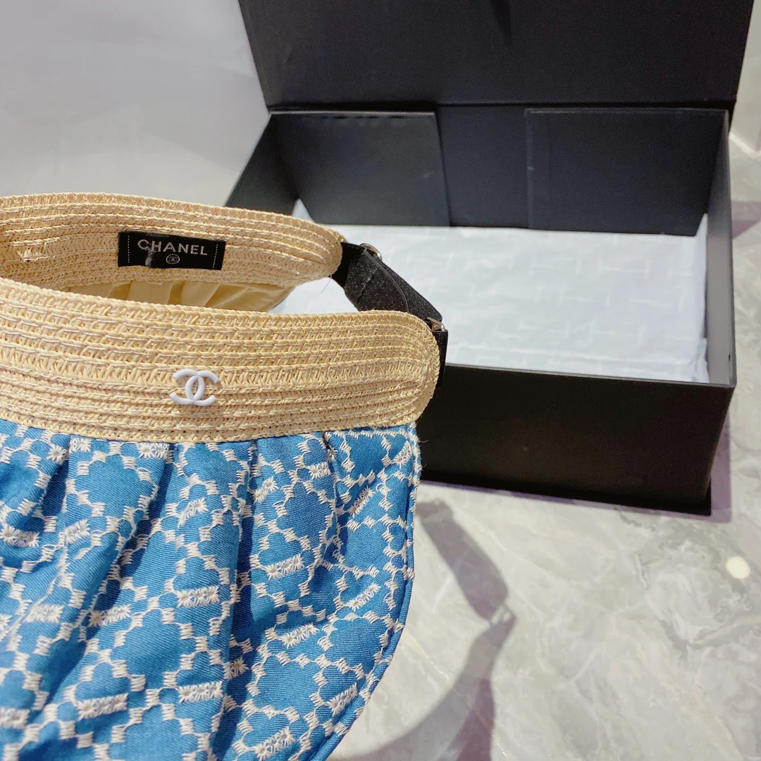 Chanel - Солнцезащитная шляпа из джинсовой ткани - 1