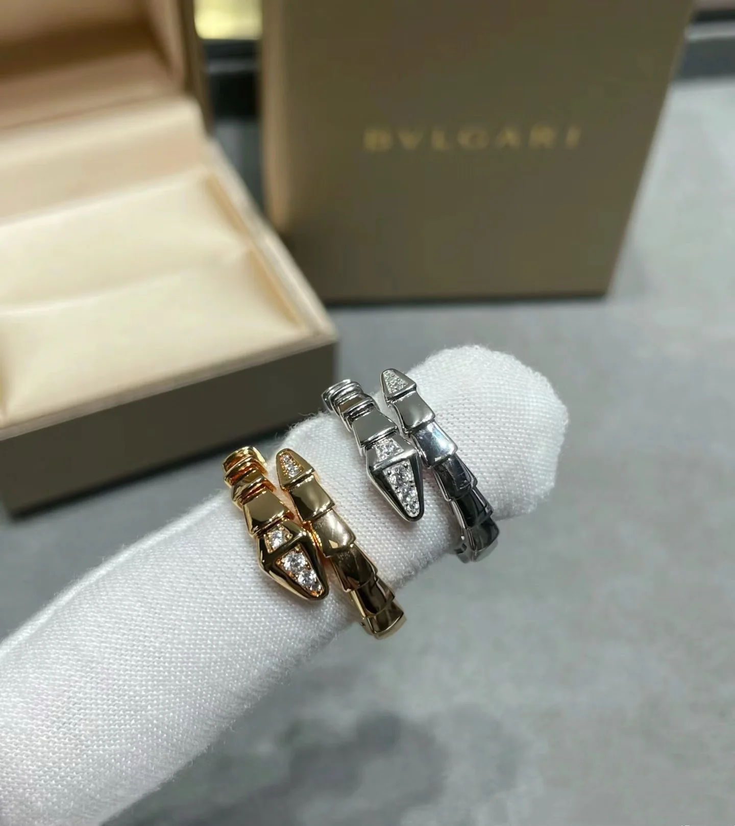Кольцо Bvlgari 041