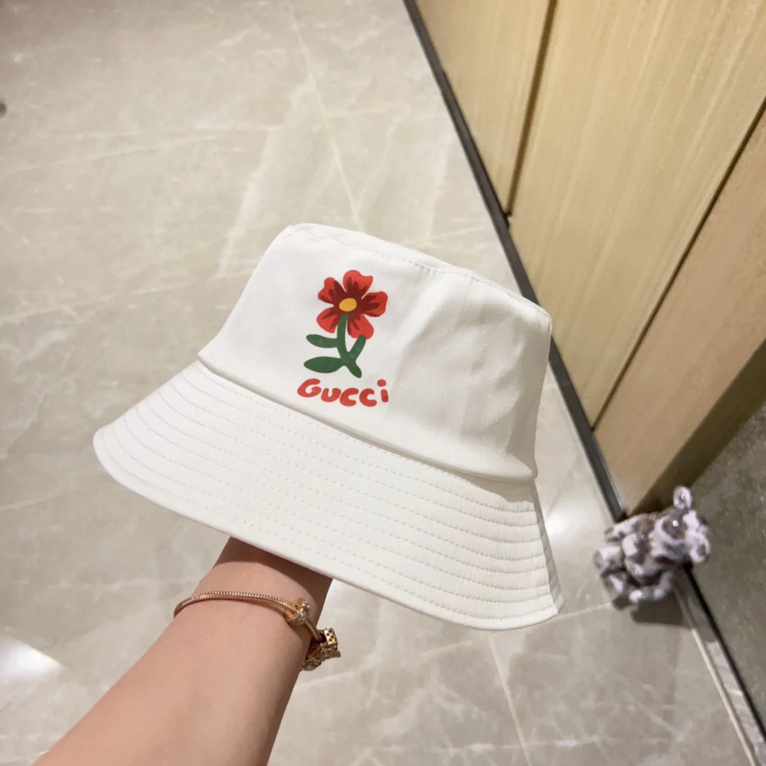 Новинка сезона весна/лето 2023 от Gucci - Панама с цветочным принтом - Белая