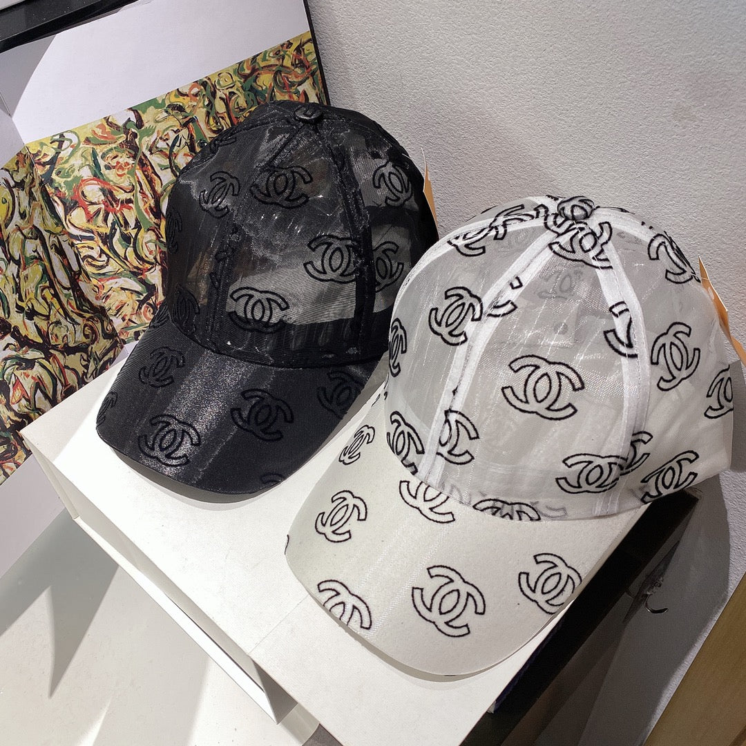 Новинка 2022 года от Chanel - сетчатая кепка-?уточка? - белая