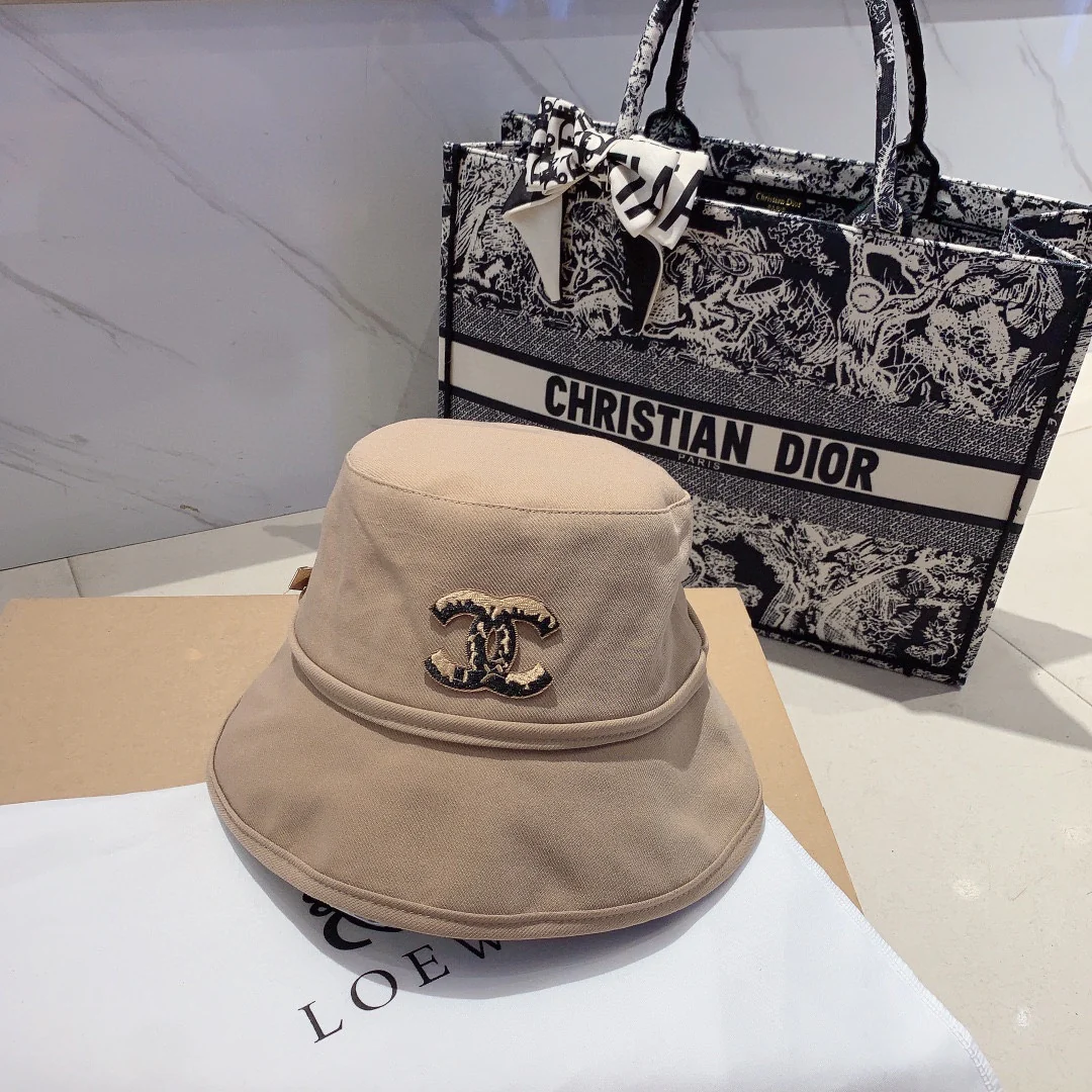 Новая коллекция Chanel ?Рыбацкая шляпа? сезона начало осени 2023 года.