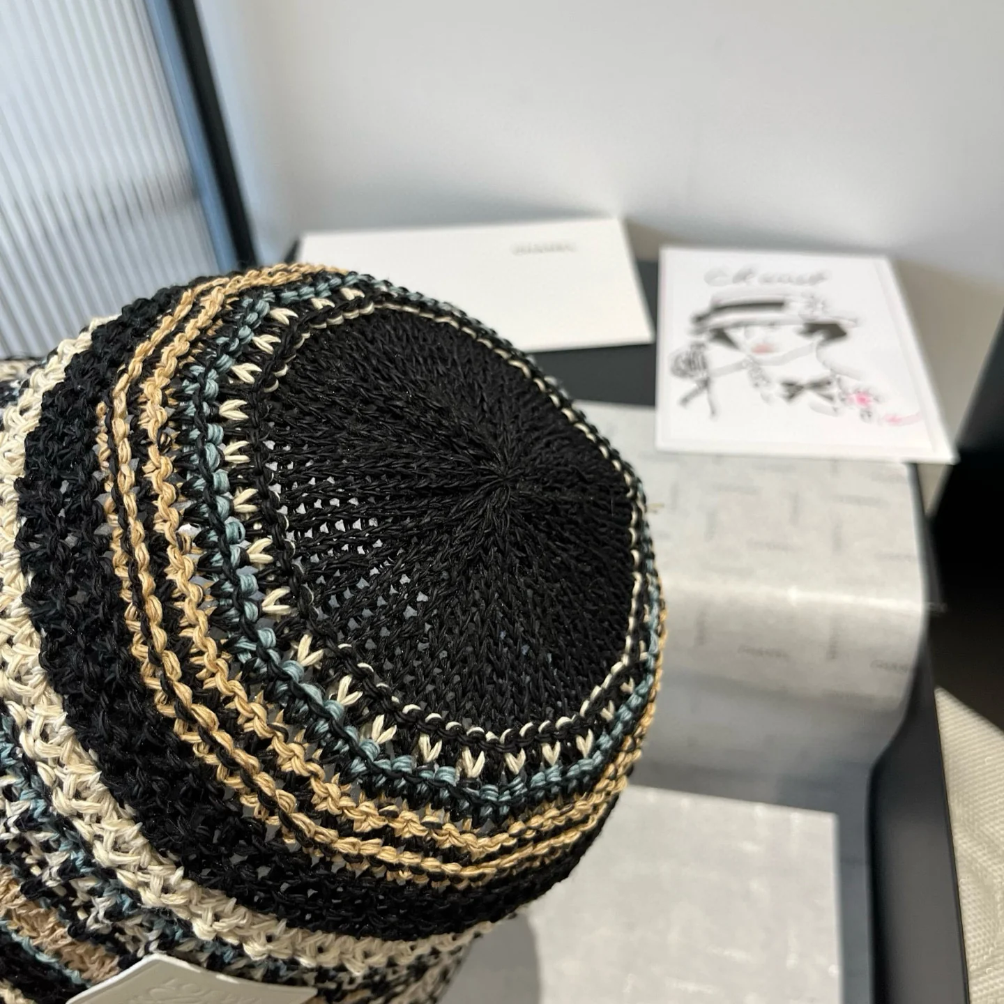 Вязаная крючком рыбацкая шапка LOEWE - черная