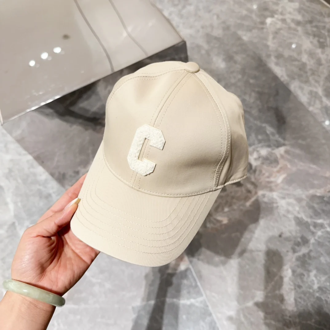 Бейсболка Celine с вышитой буквой 